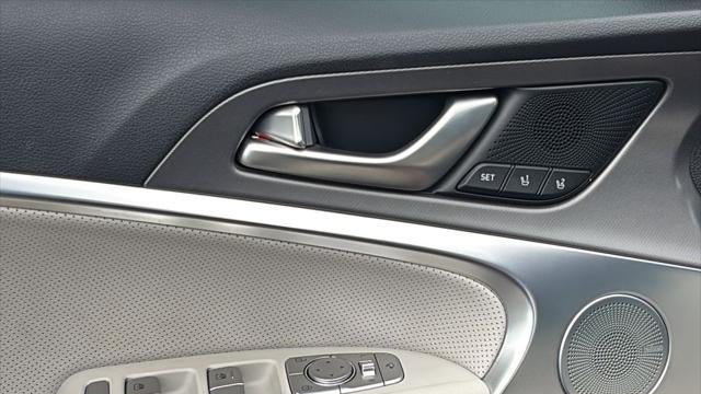 2025 Genesis G70 2.5T Standard
