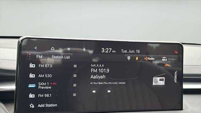 2025 Genesis G70 2.5T Standard