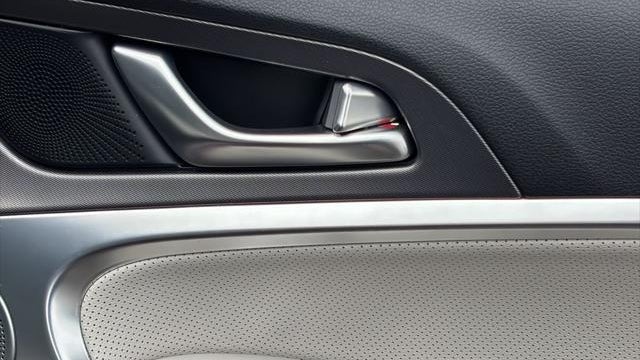 2025 Genesis G70 2.5T Standard