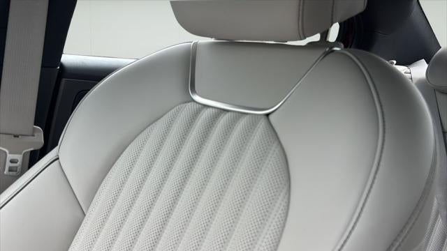 2025 Genesis G70 2.5T Standard