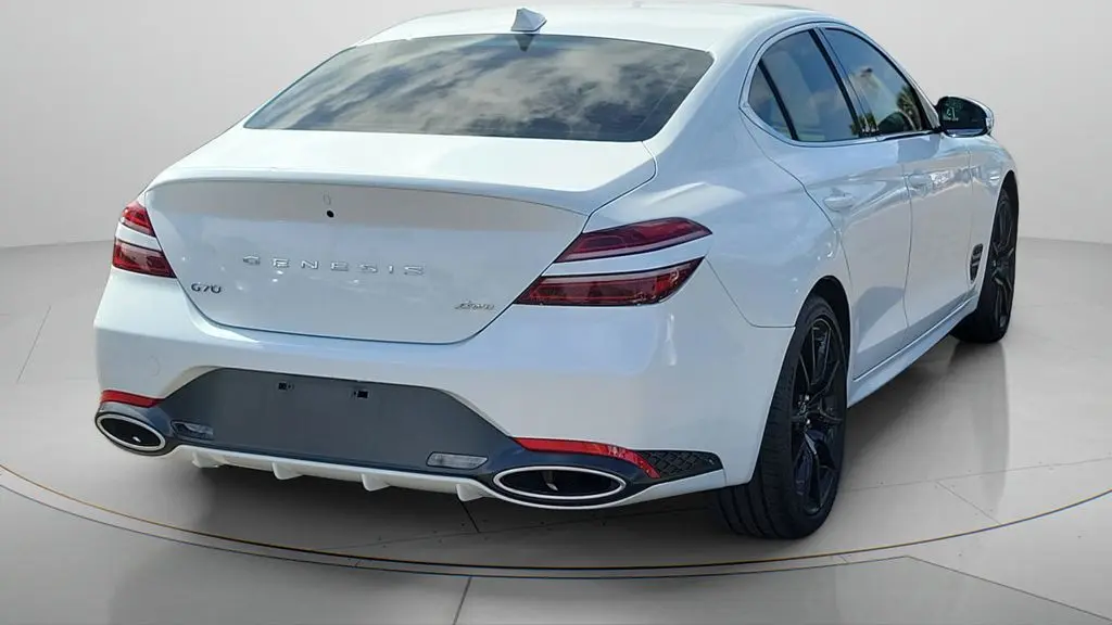 2025 Genesis G70 2.5T Standard