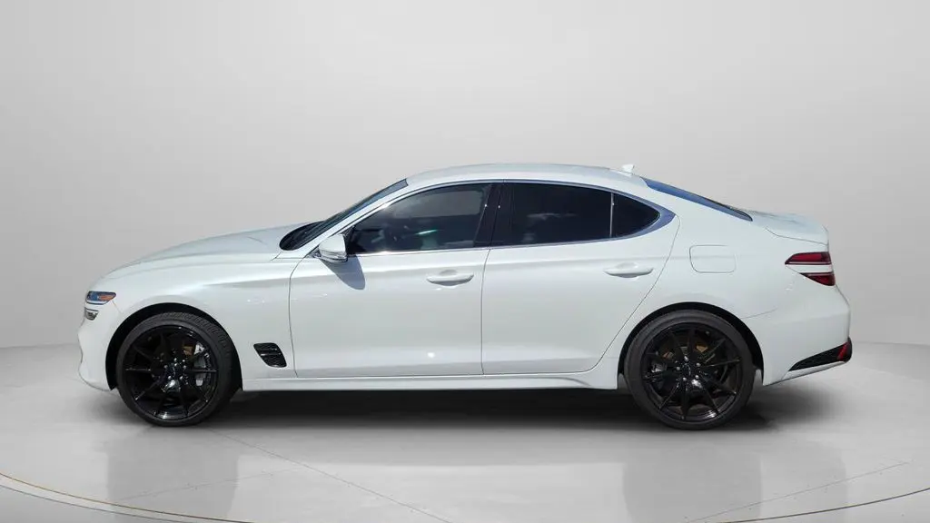 2025 Genesis G70 2.5T Standard