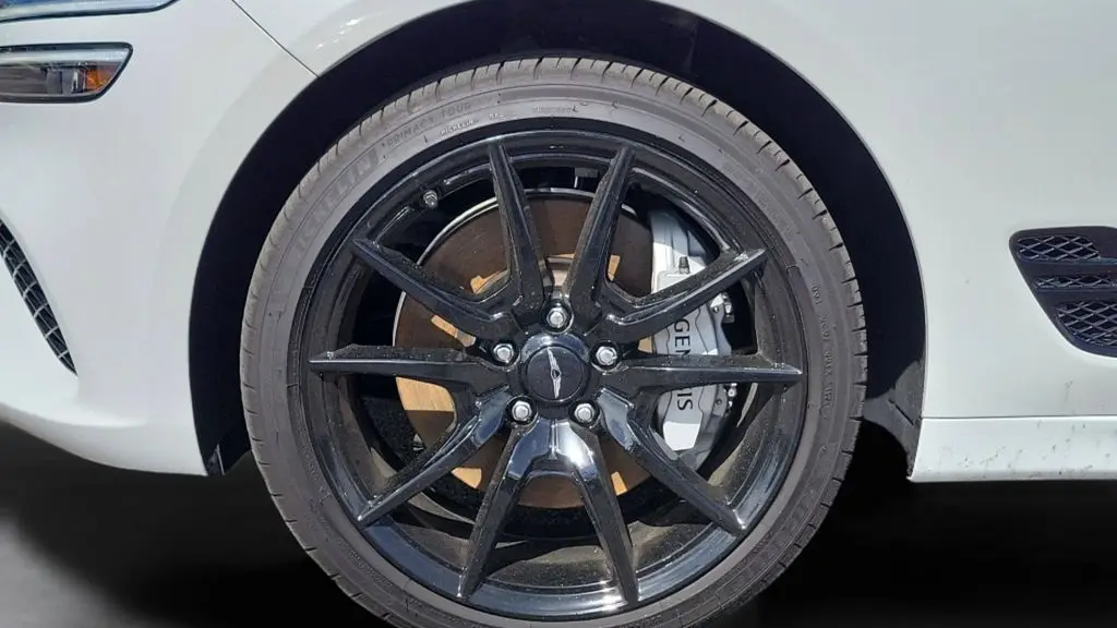 2025 Genesis G70 2.5T Standard