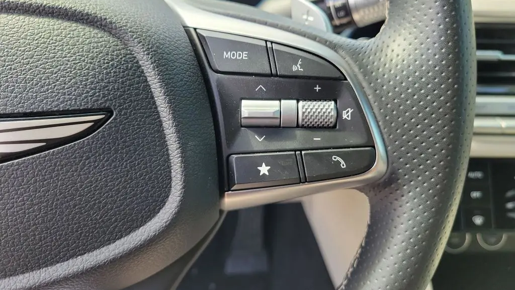 2025 Genesis G70 2.5T Standard