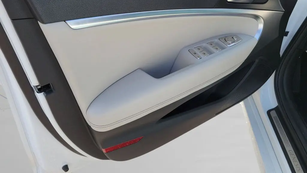 2025 Genesis G70 2.5T Standard