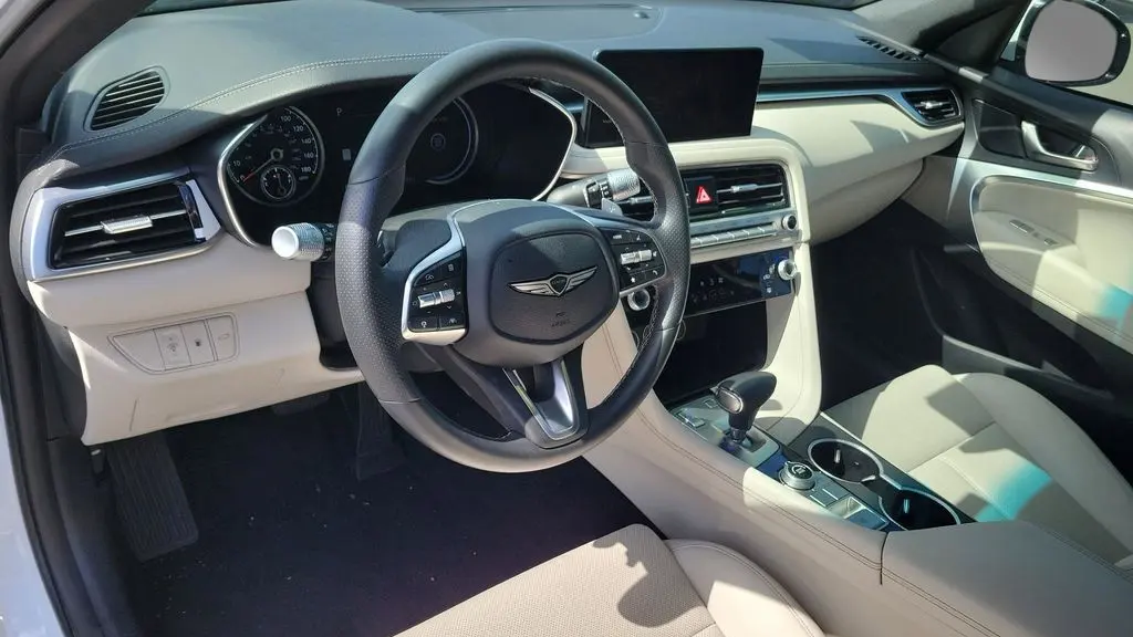 2025 Genesis G70 2.5T Standard