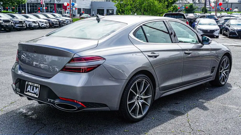 2025 Genesis G70 2.5T Standard
