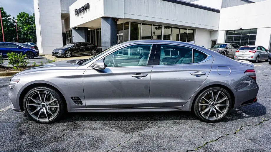 2025 Genesis G70 2.5T Standard