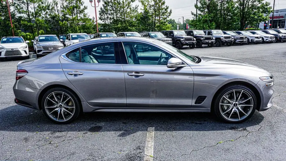 2025 Genesis G70 2.5T Standard