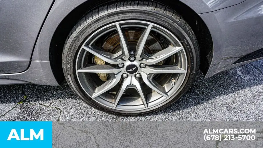2025 Genesis G70 2.5T Standard