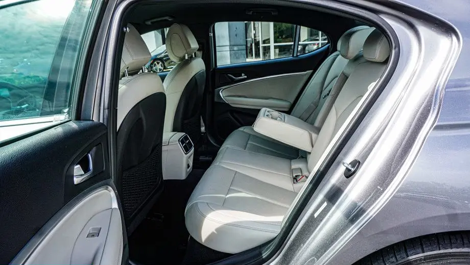 2025 Genesis G70 2.5T Standard