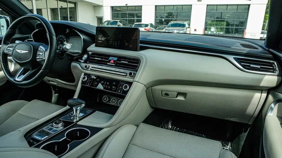 2025 Genesis G70 2.5T Standard