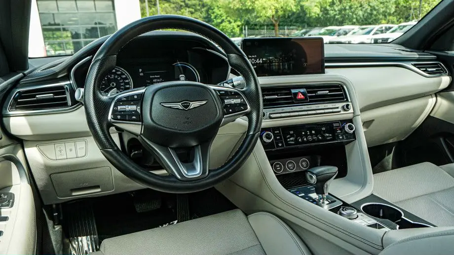 2025 Genesis G70 2.5T Standard