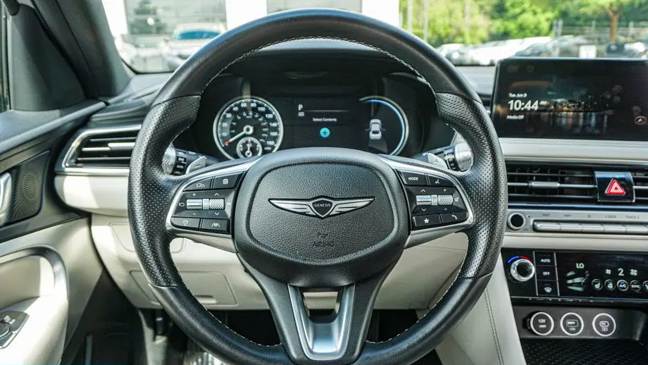 2025 Genesis G70 2.5T Standard