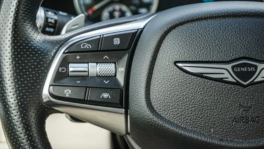 2025 Genesis G70 2.5T Standard