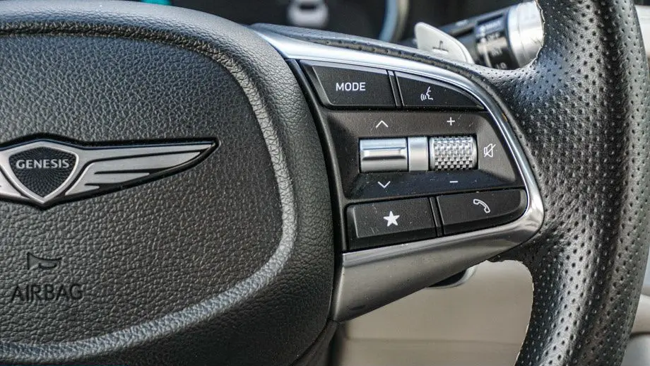 2025 Genesis G70 2.5T Standard