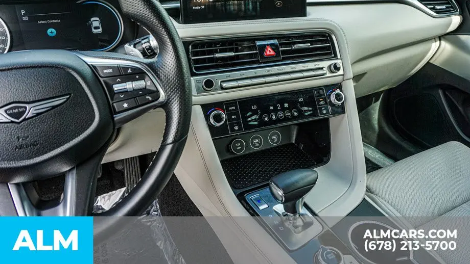 2025 Genesis G70 2.5T Standard