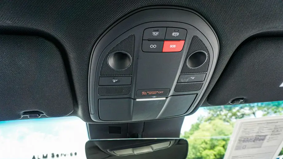 2025 Genesis G70 2.5T Standard