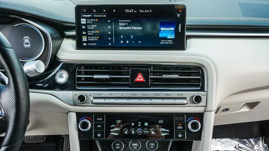2025 Genesis G70 2.5T Standard
