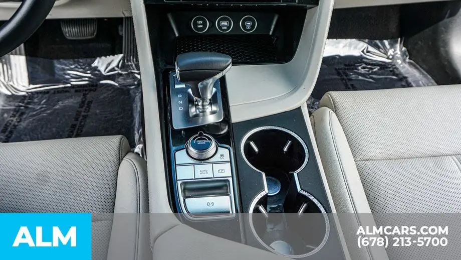 2025 Genesis G70 2.5T Standard