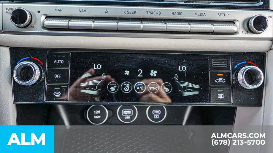 2025 Genesis G70 2.5T Standard