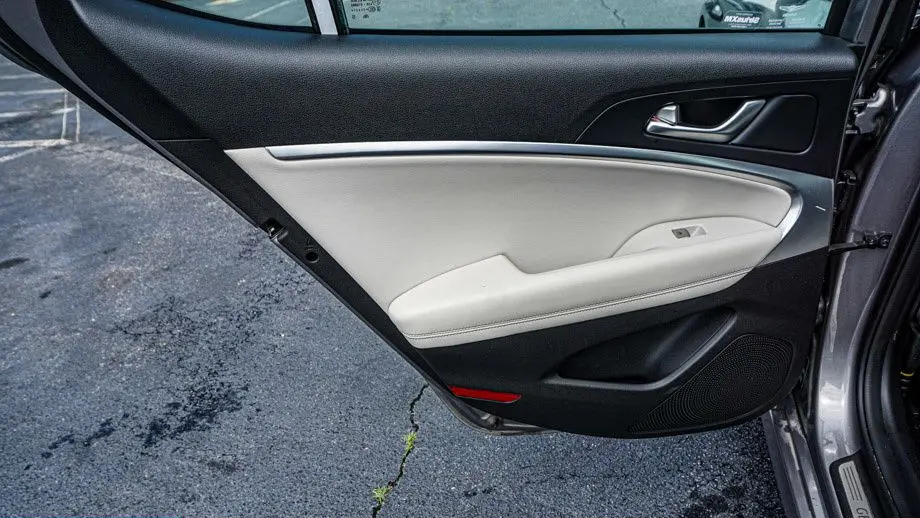 2025 Genesis G70 2.5T Standard