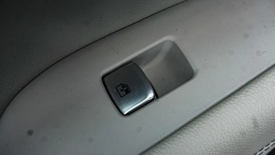 2025 Genesis G70 2.5T Standard