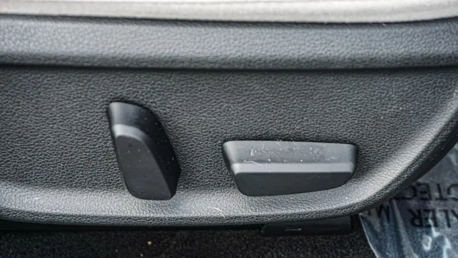 2025 Genesis G70 2.5T Standard