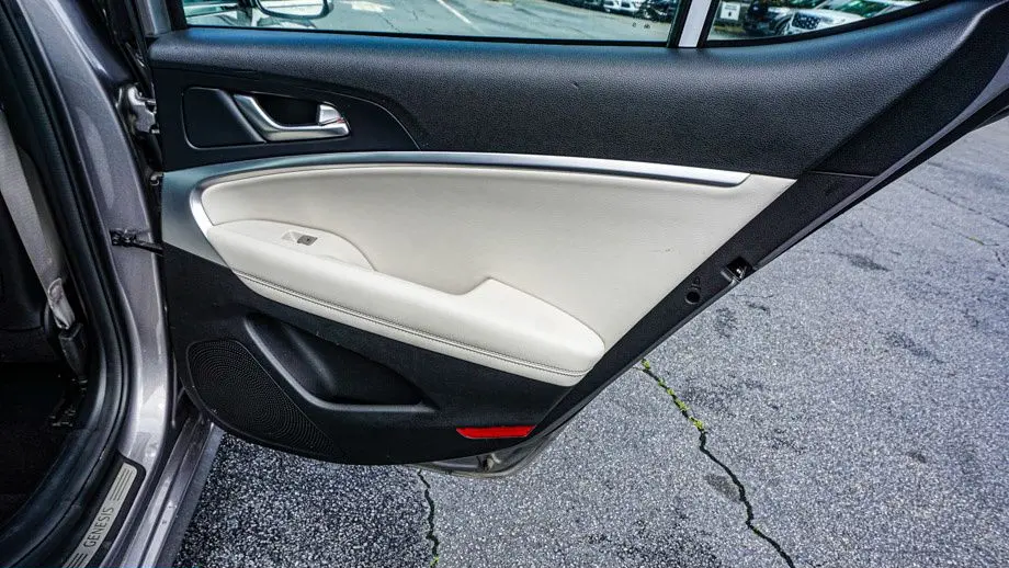 2025 Genesis G70 2.5T Standard