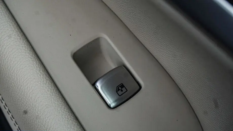 2025 Genesis G70 2.5T Standard