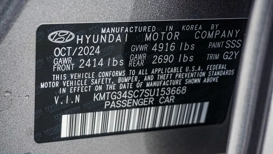 2025 Genesis G70 2.5T Standard