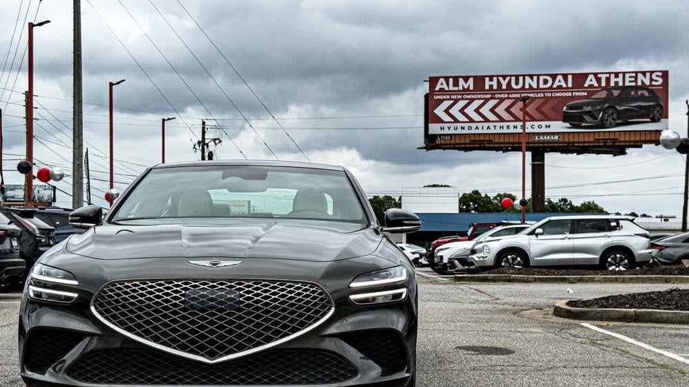 2025 Genesis G70 2.5T Standard