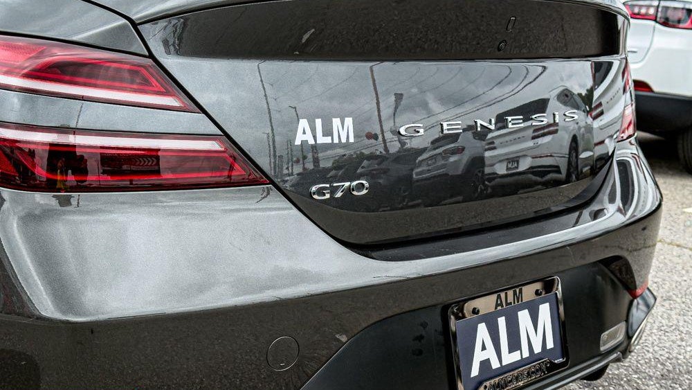 2025 Genesis G70 2.5T Standard