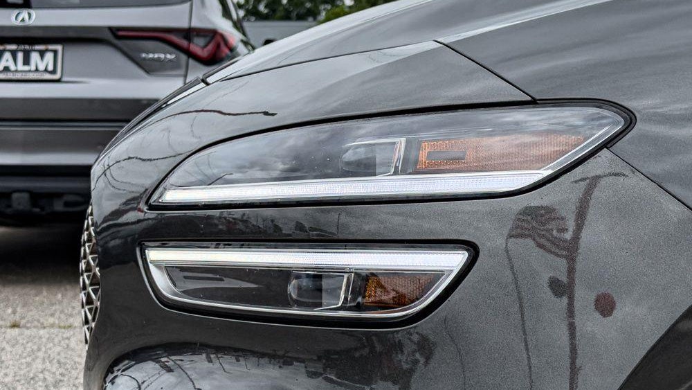 2025 Genesis G70 2.5T Standard