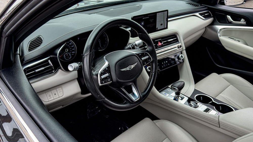 2025 Genesis G70 2.5T Standard