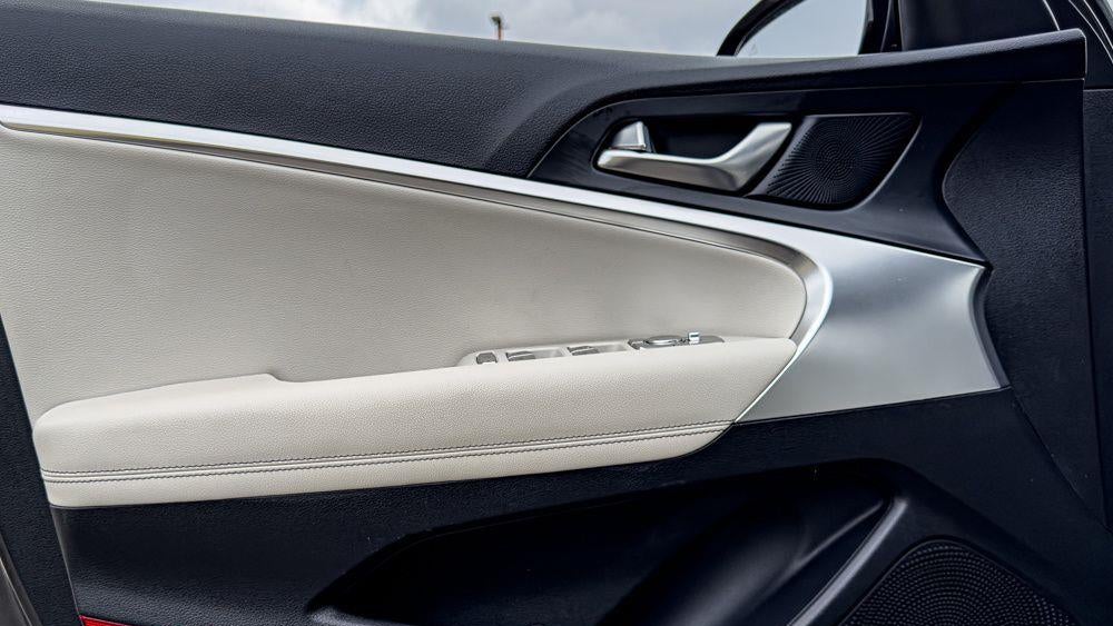 2025 Genesis G70 2.5T Standard