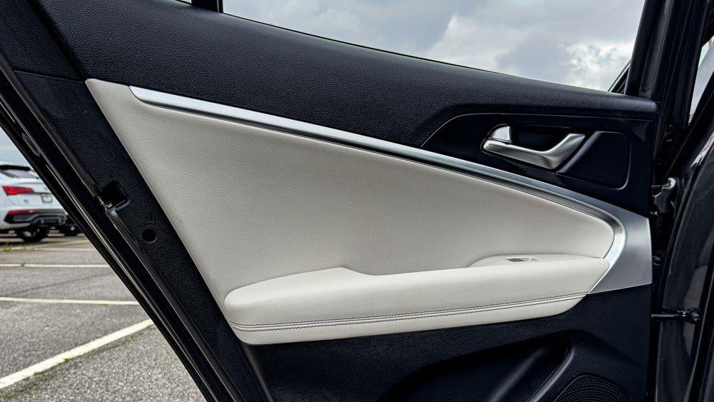 2025 Genesis G70 2.5T Standard