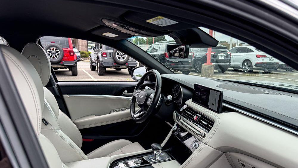 2025 Genesis G70 2.5T Standard