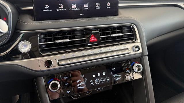 2025 Genesis G70 2.5T Standard