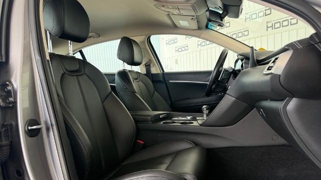 2025 Genesis G70 2.5T Standard