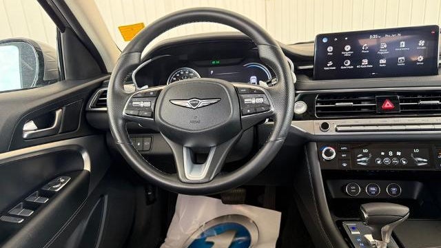 2025 Genesis G70 2.5T Standard