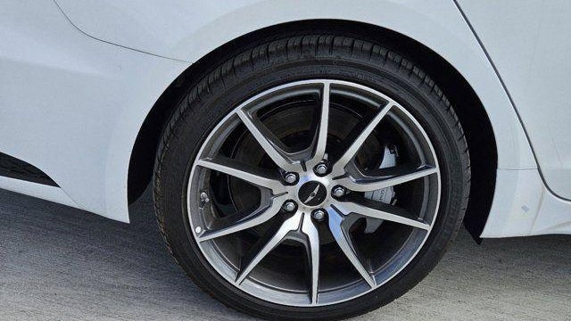 2025 Genesis G70 2.5T Standard