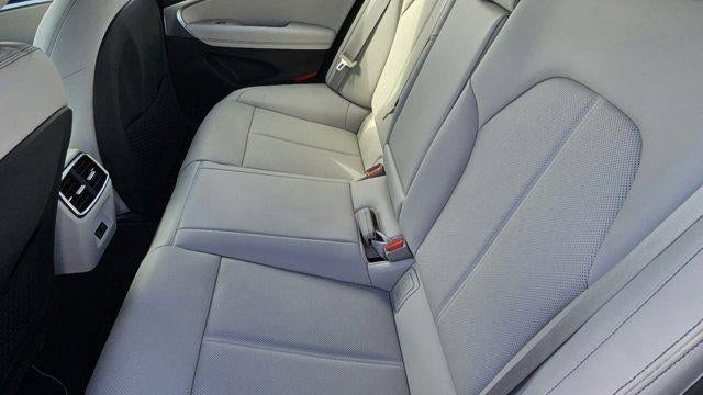 2025 Genesis G70 2.5T Standard