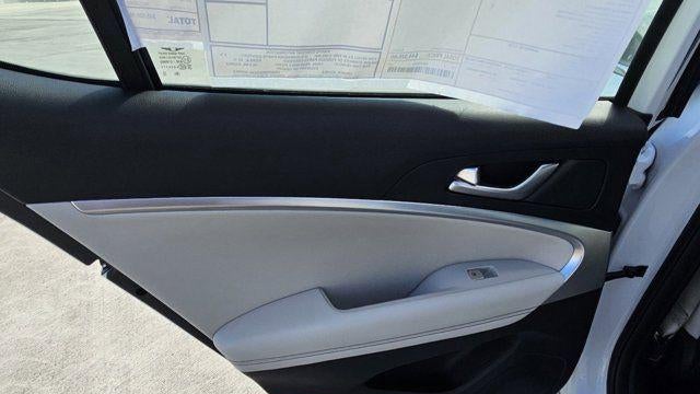 2025 Genesis G70 2.5T Standard