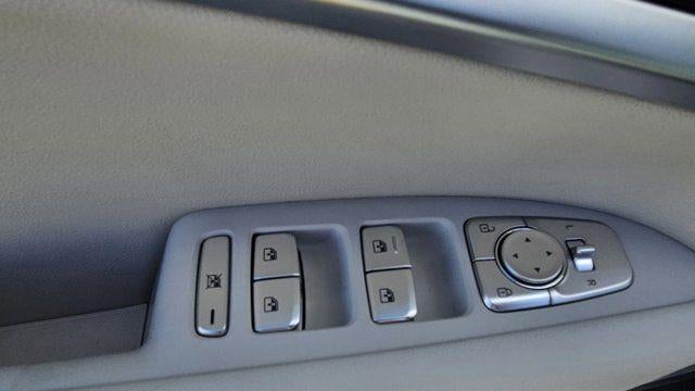 2025 Genesis G70 2.5T Standard