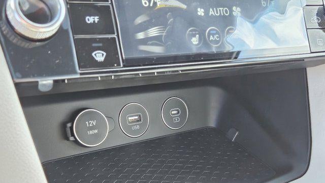 2025 Genesis G70 2.5T Standard