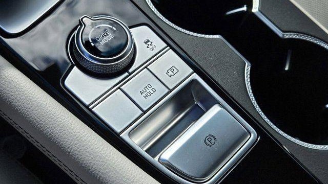 2025 Genesis G70 2.5T Standard