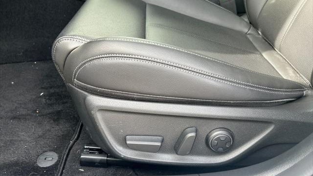 2025 Genesis G70 2.5T Standard
