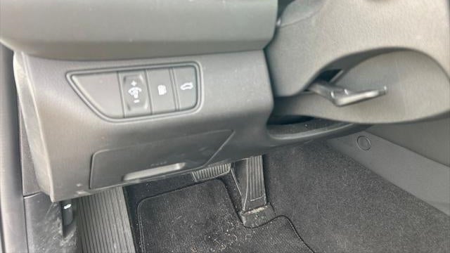 2025 Genesis G70 2.5T Standard