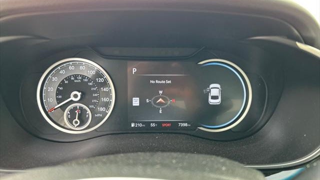 2025 Genesis G70 2.5T Standard